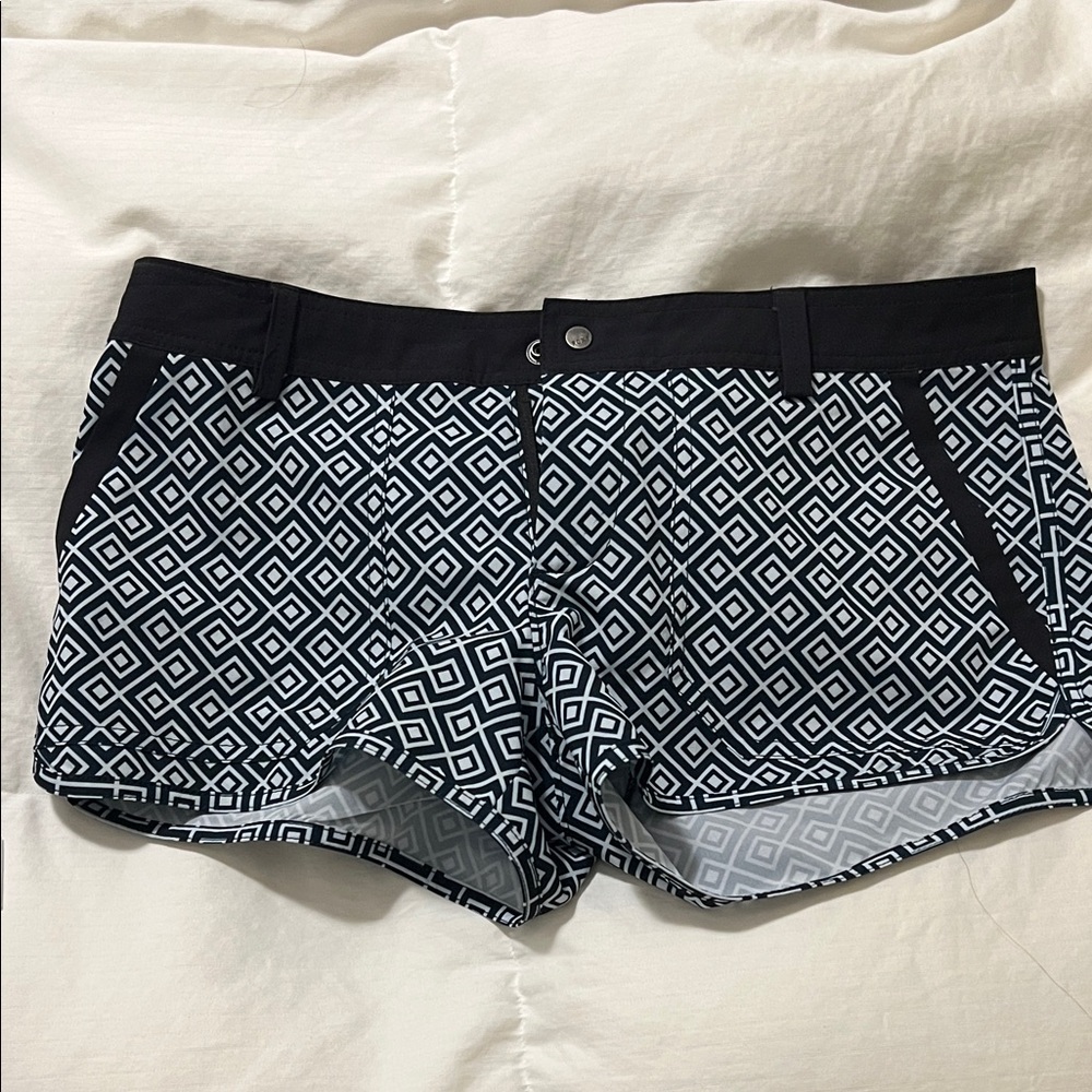 Roxy Black and White Diamond Pattern High Waist Shorts